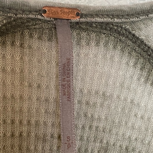 Free People | Green Oversized V-neck Long Top | S - Picture 3 of 5